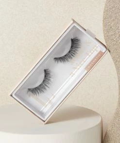 Lola's Lashes Magnetic Lashes - Jeans & A Nice Top New Arrivals 7 Lola's Lashes Magnetic Lashes - Jeans & A Nice Top New Arrivals