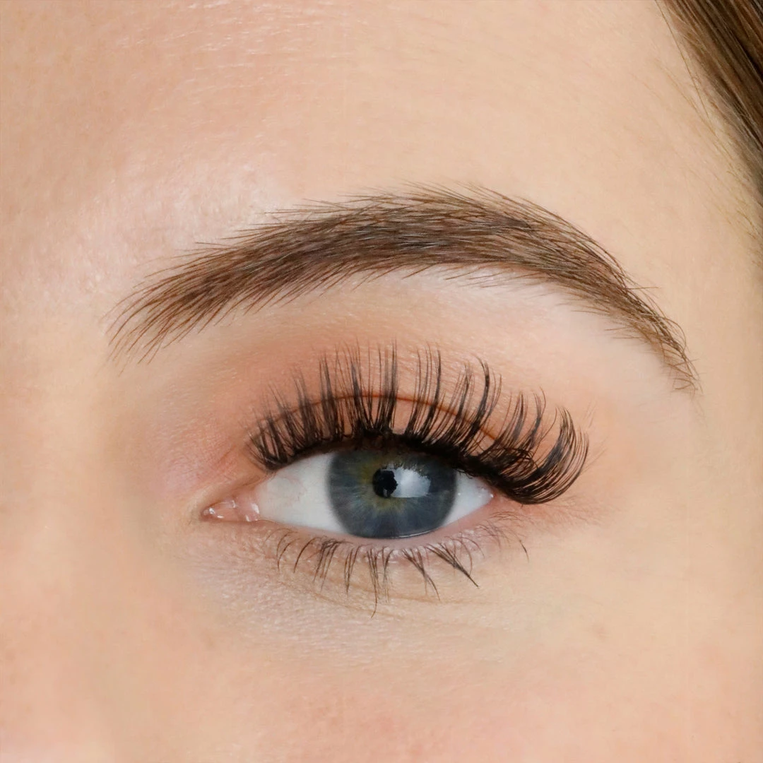 Lola's Lashes X Liberty Magnetic Lashes - Red Carpet 4 Lola's Lashes X Liberty Magnetic Lashes - Red Carpet