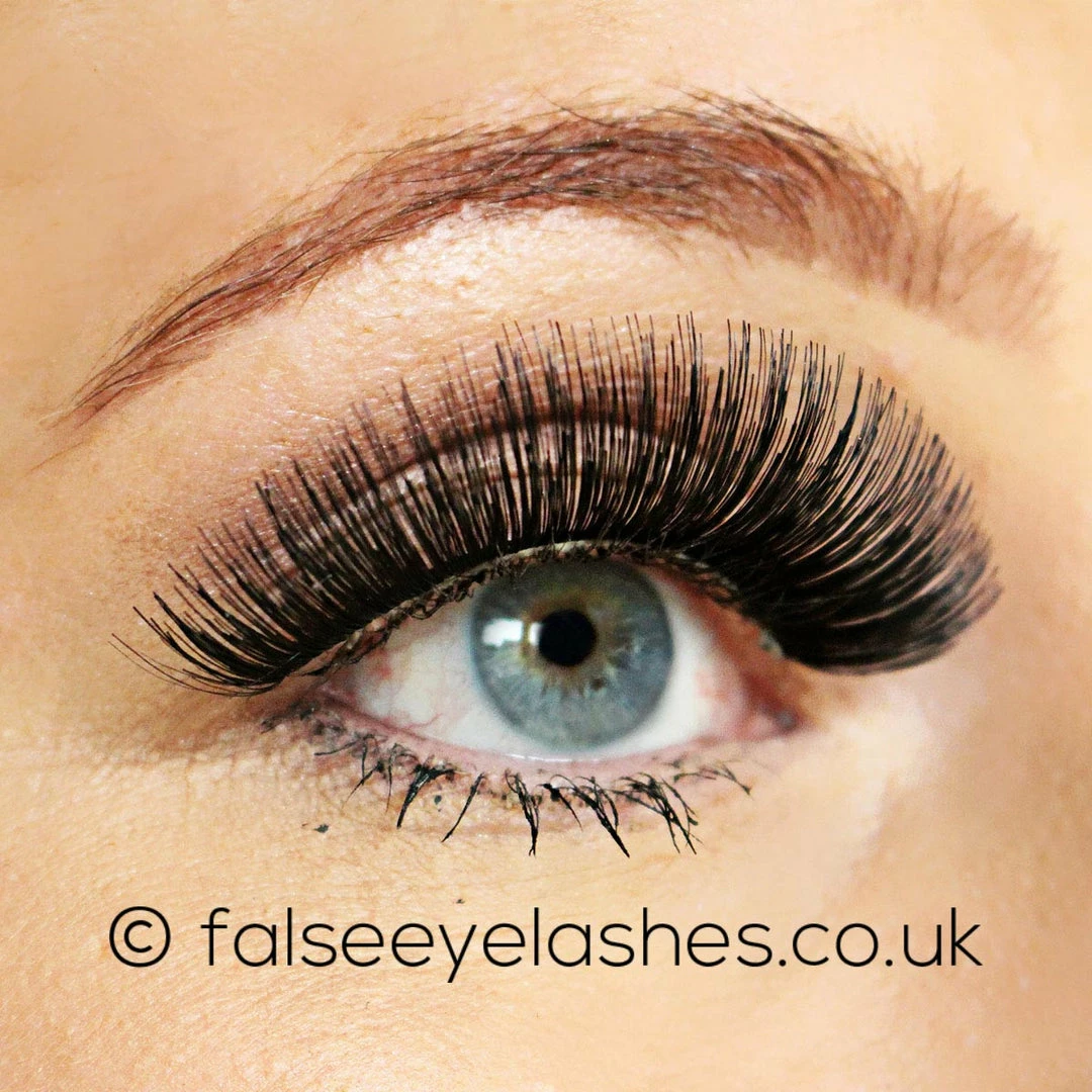 Red Cherry Lashes Style #201 (Larou) 6 Red Cherry Lashes Style #201 (Larou)